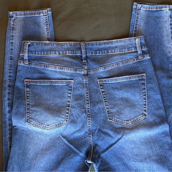 High Rise Ripped Jeans - Picture 5 of 8